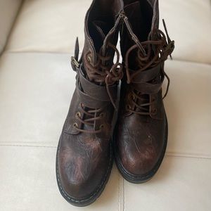 Seven7 combate boots in excellent condition
